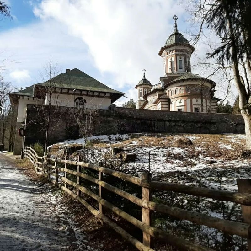 Tur cu ghid - Castelul Peles, Castelul Bran si centrul vechi din Brasov 3